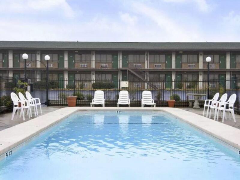 Super 8 By Wyndham Giddings Exterior foto