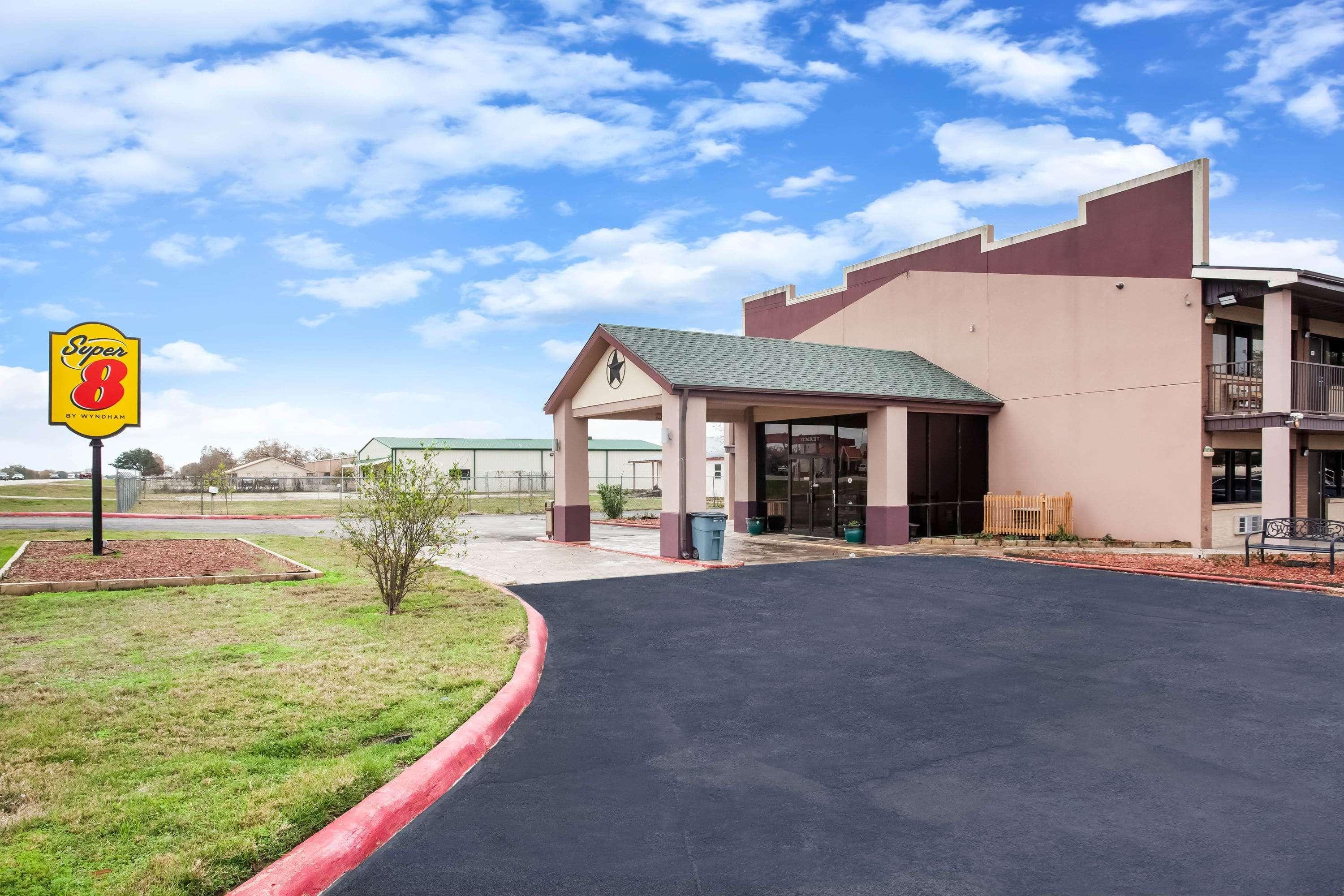 Super 8 By Wyndham Giddings Exterior foto