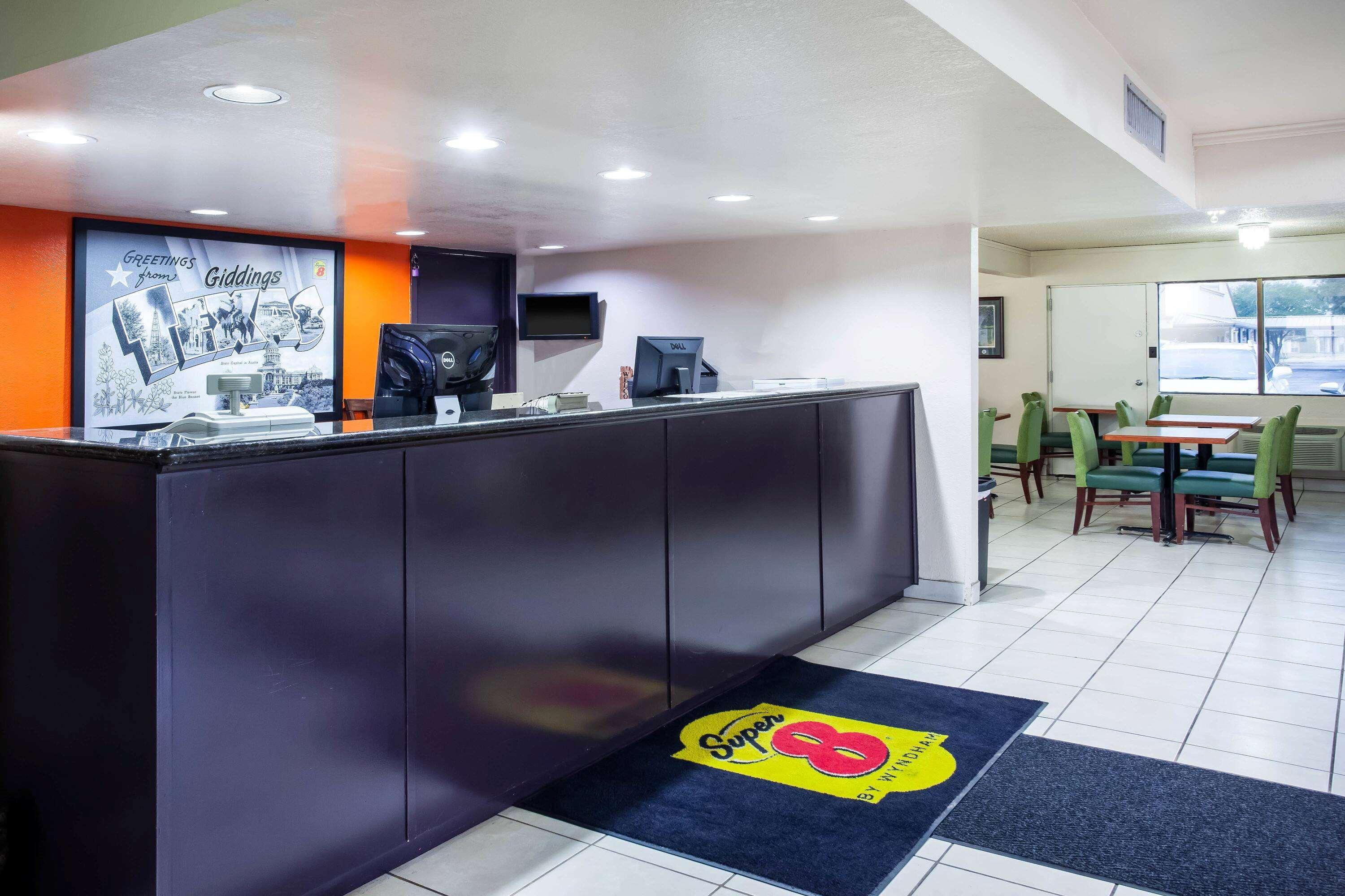 Super 8 By Wyndham Giddings Exterior foto