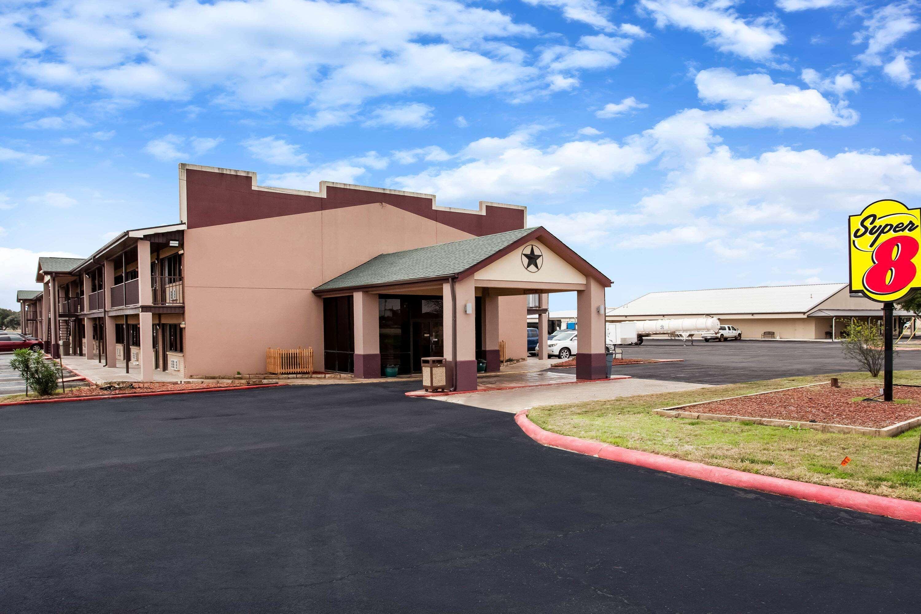 Super 8 By Wyndham Giddings Exterior foto